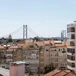 The Explorers Nest - 2br In ליסבון